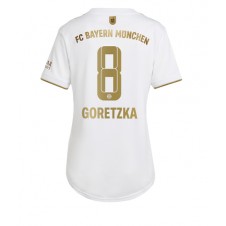 Bayern Munich Leon Goretzka #8 Bortatröja Dam 2022-23 Korta ärmar